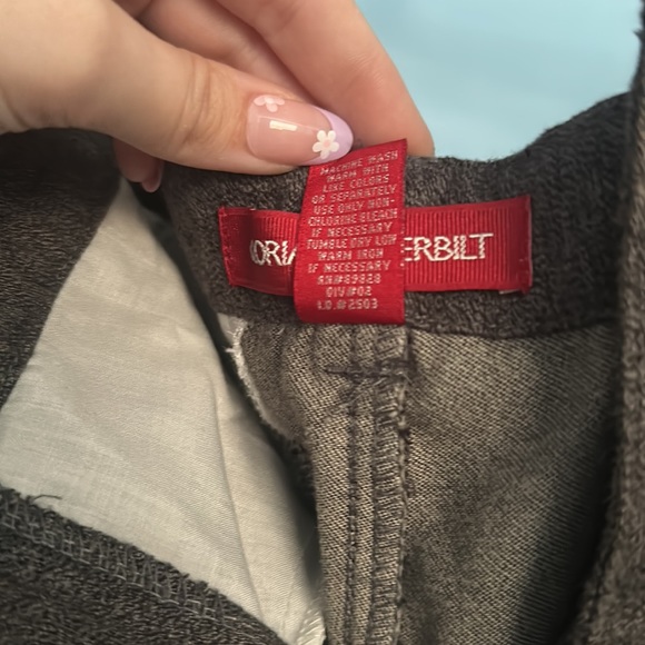 Gray slacks with front & back pockets. 100% cotton Size: 12 - Picture 10 of 10